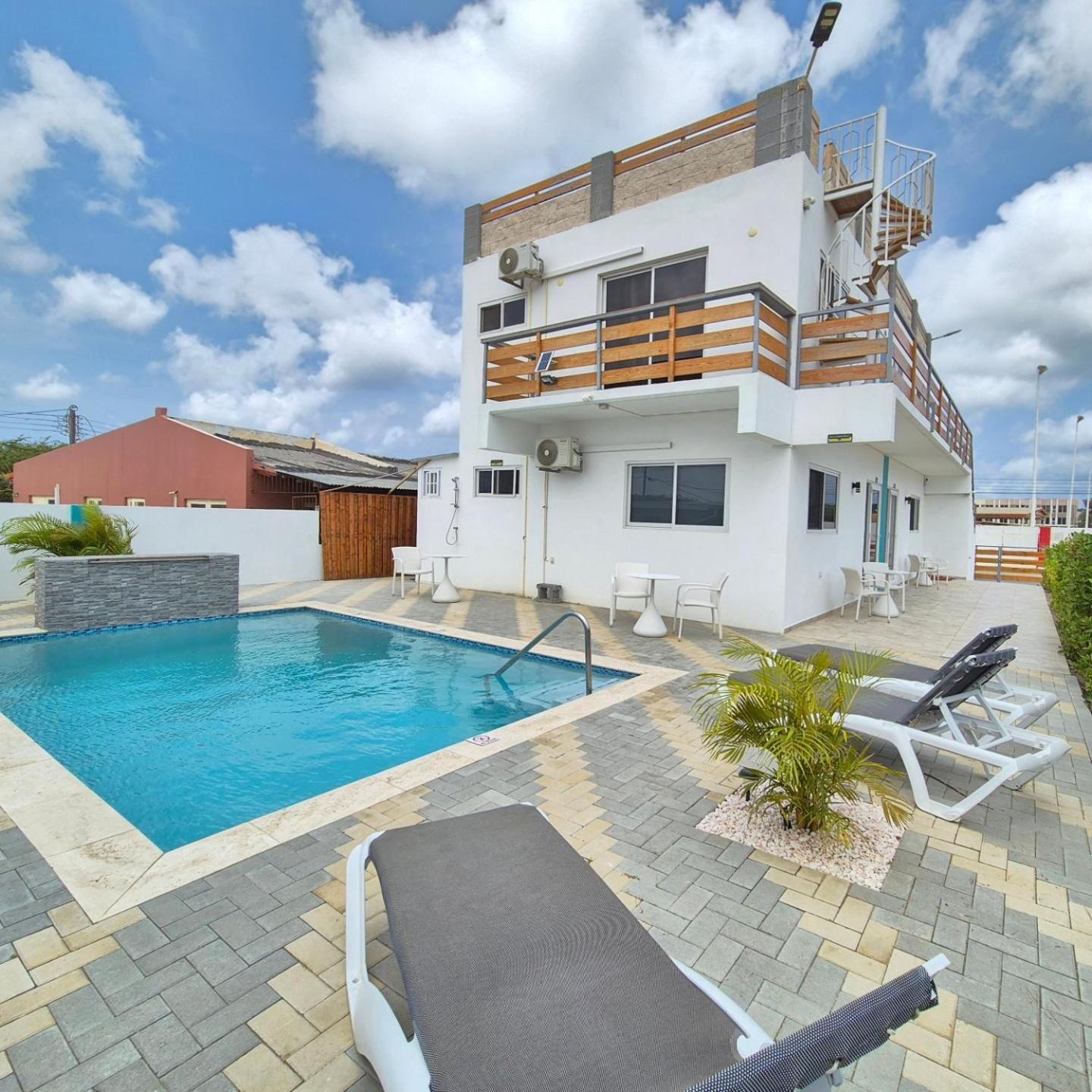 Ocean Breeze Apartments In Aruba Oranjestad Exterior photo